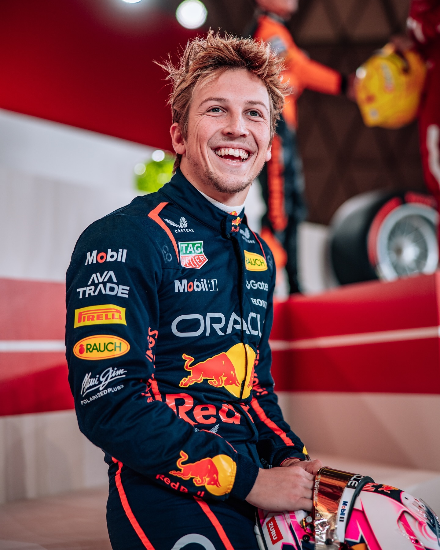 法拉利轻取红牛车队,汉密尔顿统治全场 法拉利轻取红牛车队,汉密尔顿统治全场