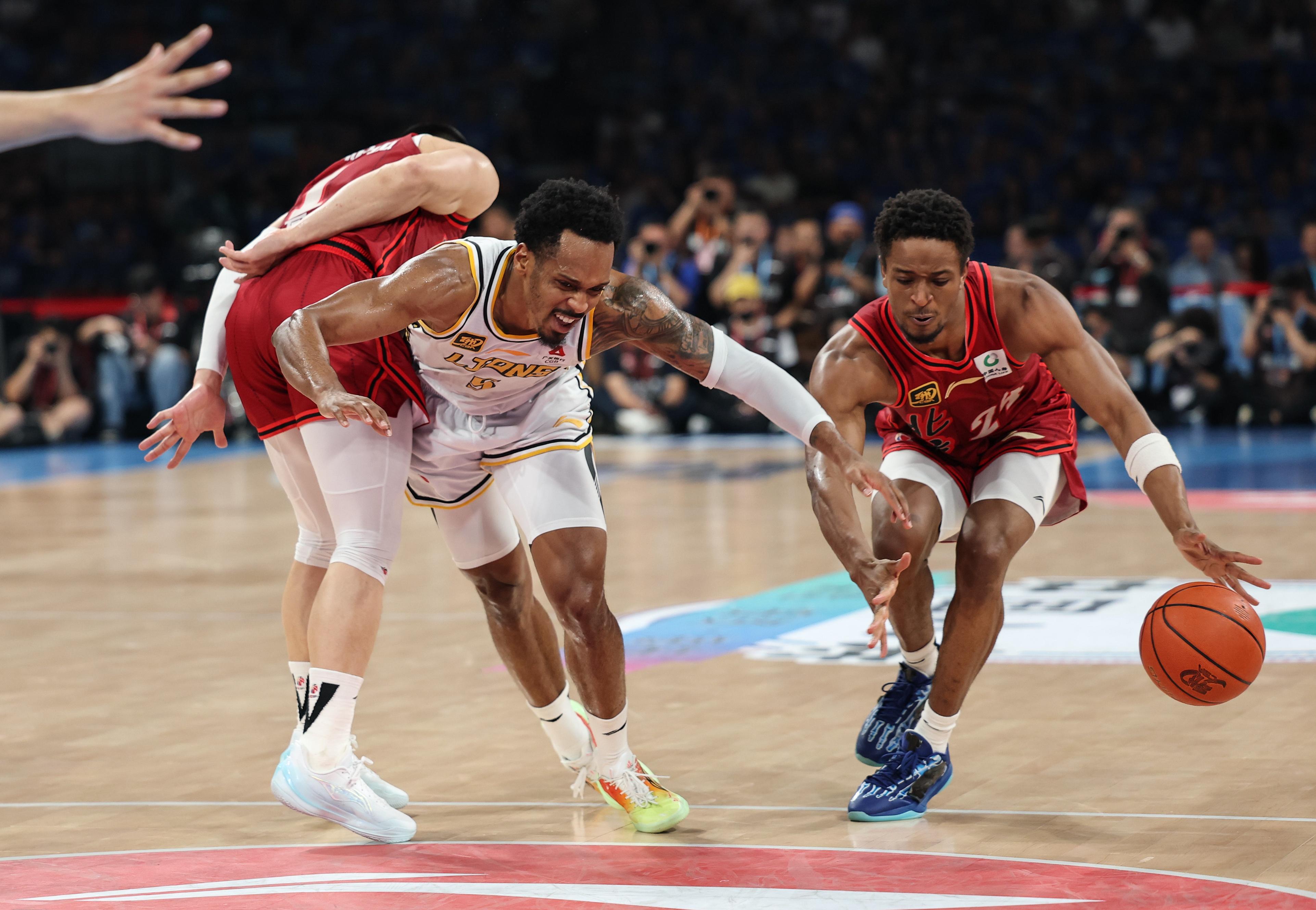 开云sport-篮网横扫天津队，锡安点燃赛场